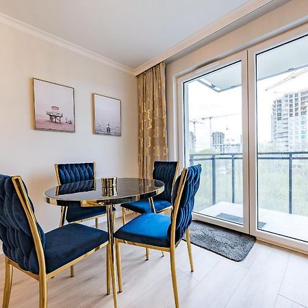 Apartament Nowa Letnica, Osiedle Latarnikow Gdanskアパートメント エクステリア 写真
